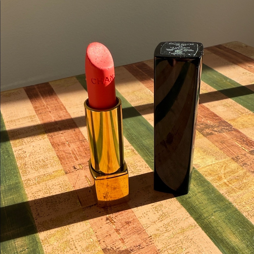 Chanel Rouge Allure La Favorit Lipstick